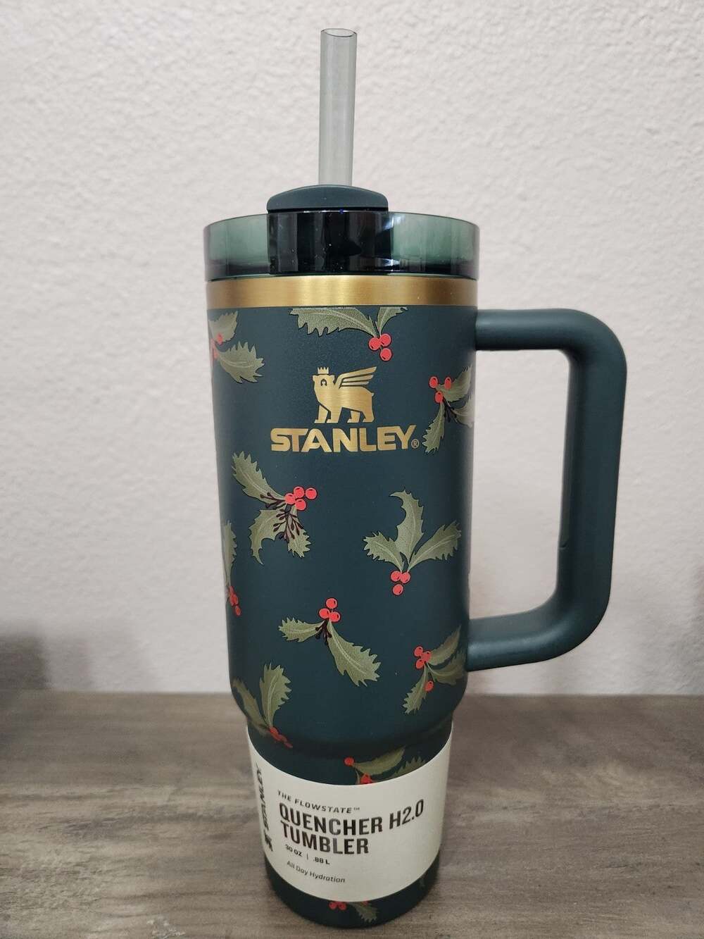 Stanley 30 oz Quencher Tumbler limited edition holly/berry